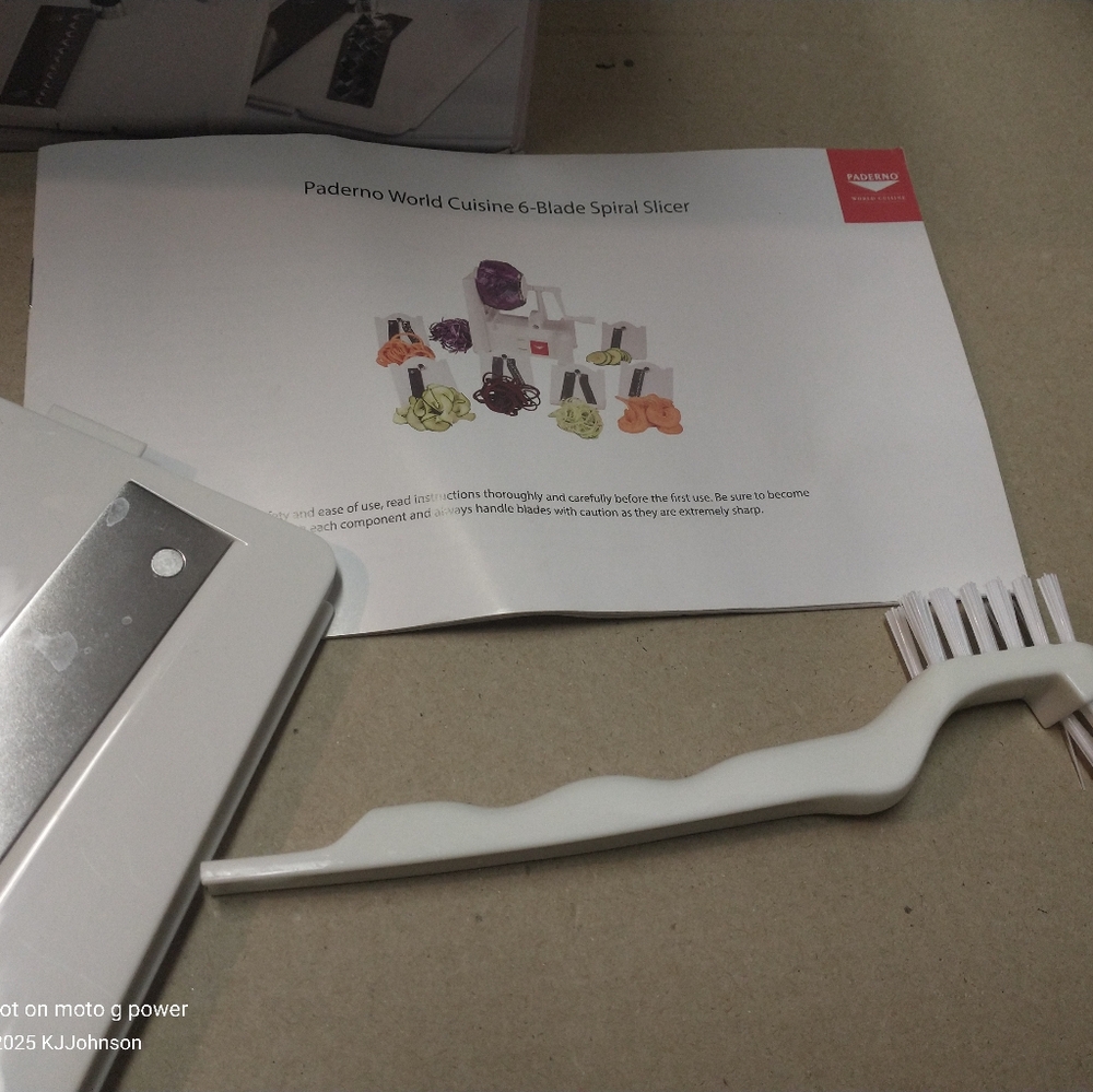 Paderno World Cuisine 6-Blade Vegetable Spiralizer. - Picture 4 of 11